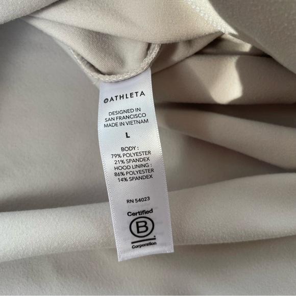 Athleta Women's White Cream Glacier Handkerchief Poncho Size Large - Picture 6 of 8